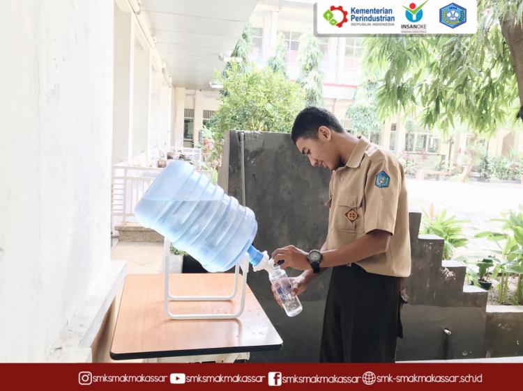 {SMK SMAK Makassar} 24 Januari 2020 : Kegiatan Recycling dan  tumblr day 